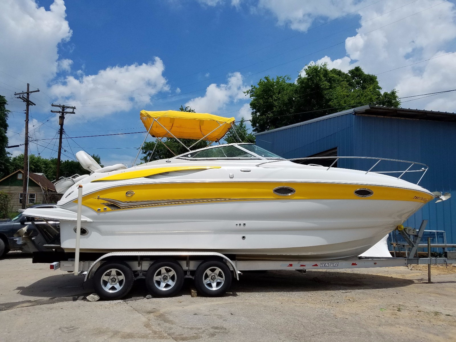 Crownline 270 cabin cruiser boat kitchen head shower sleeps 4 cuddy bowrider