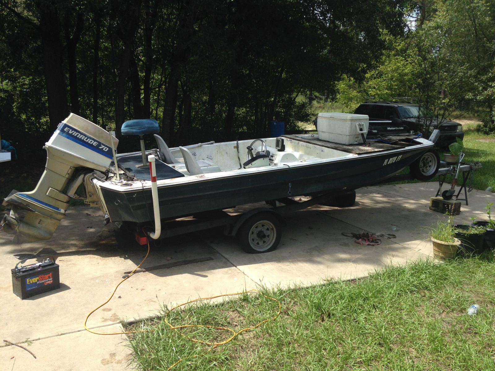 1982 glasstream boat 15 ft Evinrude 70 HP. Needs a little TLC Clean Tittle.