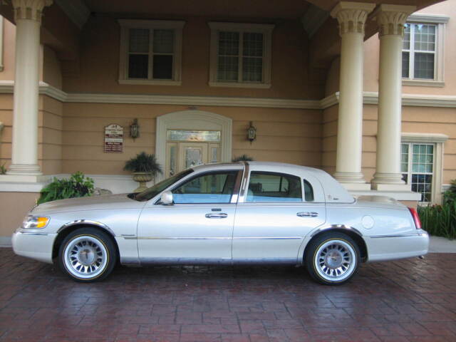 Image 1 of Lincoln: Town Car Cartier…
