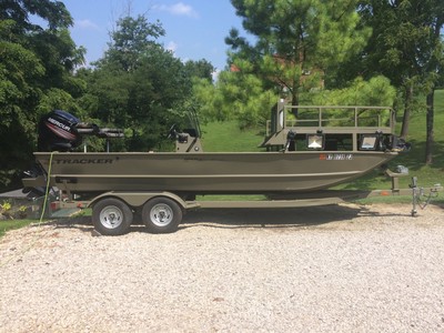 2016 Tracker Grizzly Sportsman 2072 Bowfishing boat