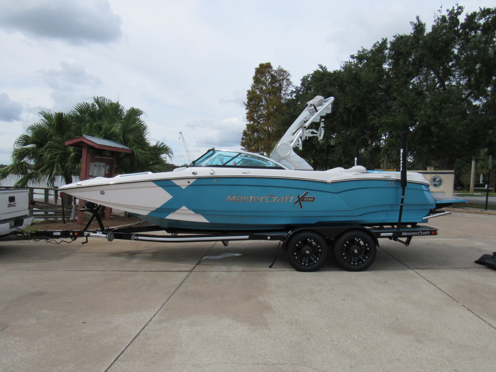2017 Mastercraft XStar Brand New Boat! Loaded! New Trailer. Power tower!