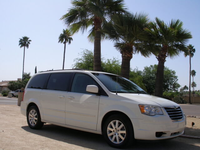 Image 1 of Chrysler: Town & Country…