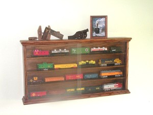 HO-Train-display-case-cabinet-Showcase-Model-Railroad-Box-Cars 