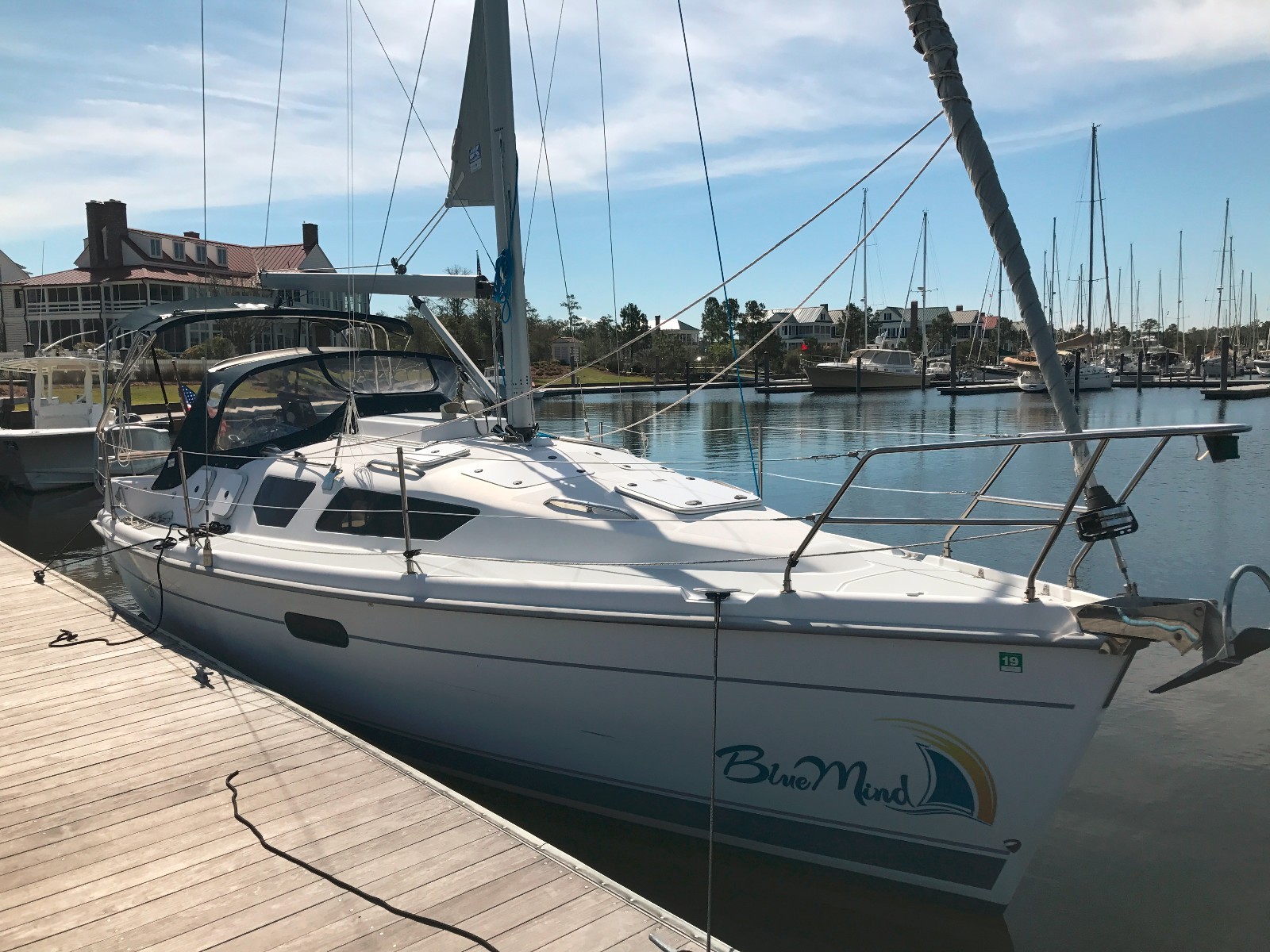 2001 Hunter 320 Sailboat - "32 Footer on Steroids" - Two-Cabin Coastal Cruiser