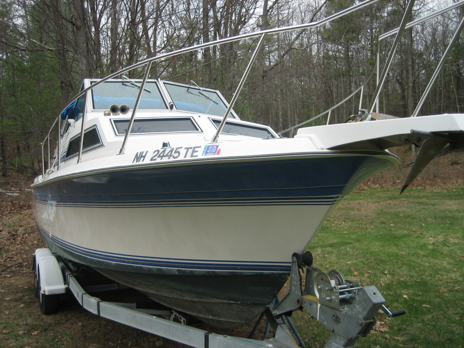 WELLCRAFT 25 FT. SPORTSMAN WITH TRAILER
