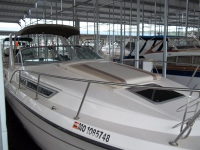 1997 Chaparral Signature 29 (Port engine BRAND NEW, Starboard 330 hours)
