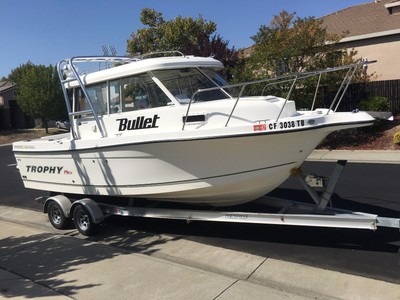 2007 Trophy Pro 2359WA Ocean Fishing Boat