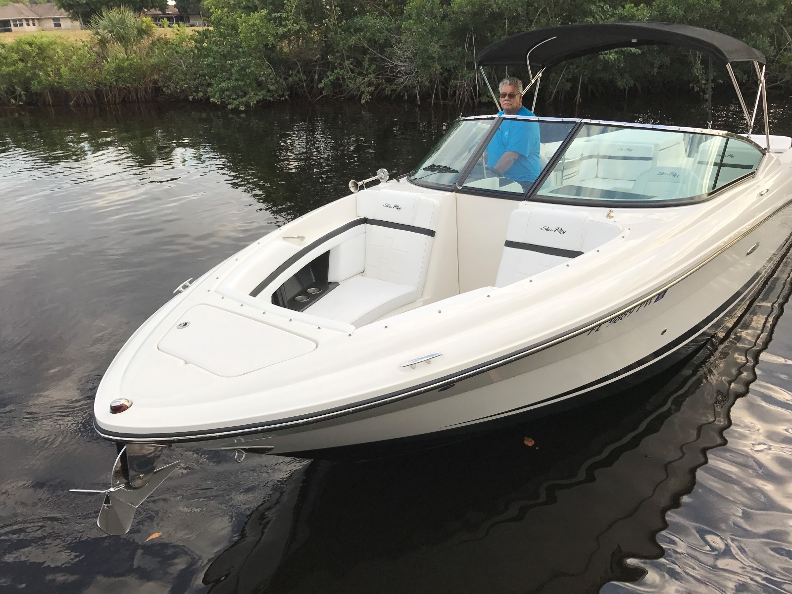 2014 Sea Ray 270 SLX