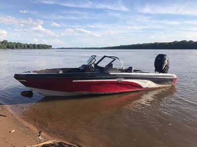 Nitro Tracker ZV21 Mercury Verado 300 Pro Supercharged 4 stroke FISHING WALLEYE