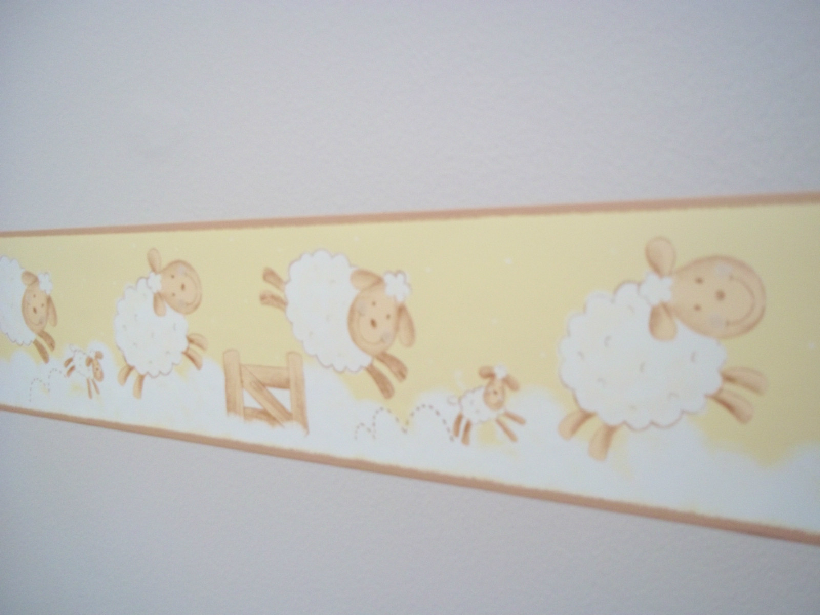 10 Meter FLUFFY FRIENDS SHEEP CHILDRENS NURSERY WALLPAPER BORDER
