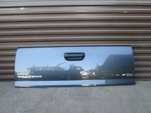 2006 toyota tacoma silver tailgate #1