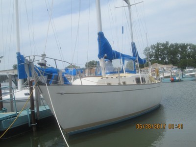 1972 IRWIN SAIL BOAT CENTER COCKPIT WITH PERKINS 5O HP. DIESEL