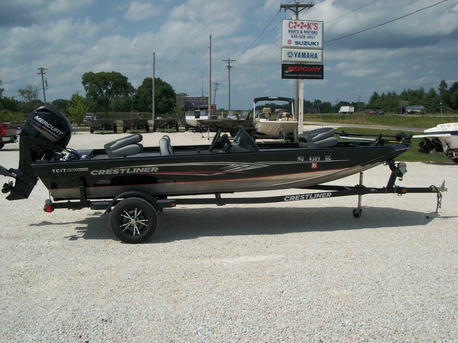 Nearly New Crestliner Vt17 Bass Boat W/ 60hp Mercury ...