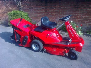 Honda 13 horsepower ride on mower #4
