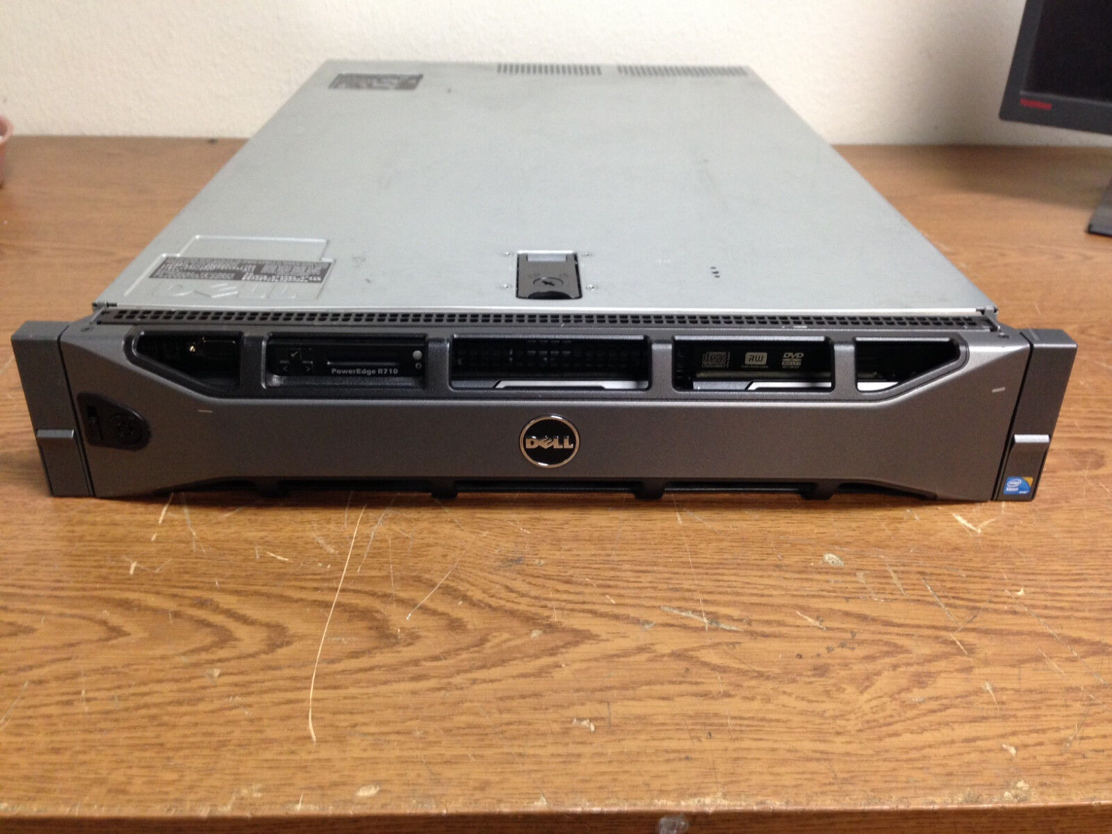 DELL POWEREDGE R710 COMPUTER SERVER QUAD CORE 300gb 2.5 HARD DRIVES