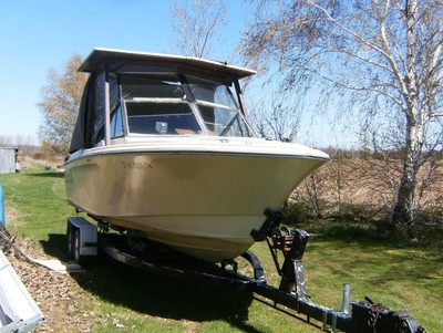 1986 STARCRAFT 22FT FIBERGLASS BOAT WITH TRAILER