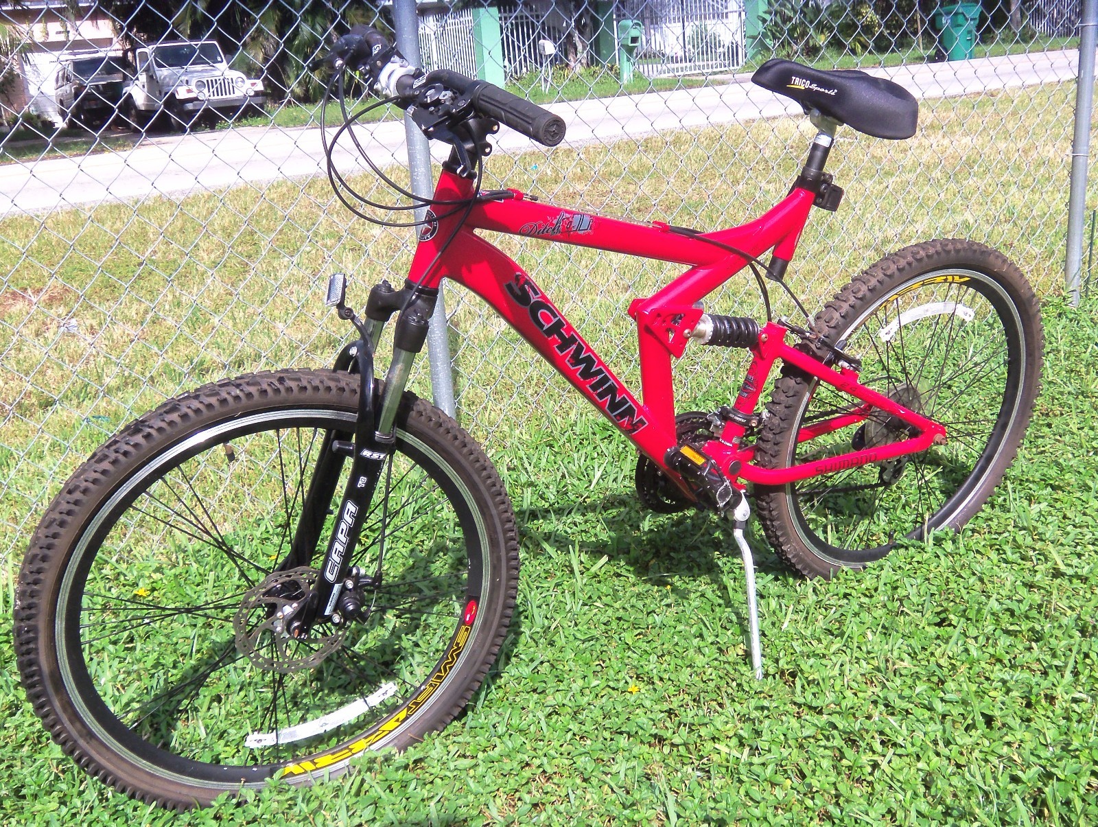 RARE DISCONTINUED SCHWINN DITCH DH MONOSHOCK MOUNTAIN BIKE MINT! NEW OLD STOCK?