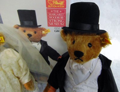 NEW Set (2) Steiff BRIDE & GROOM 14