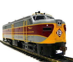 HO-SCALE-MODEL-RAILROAD-TRAINS-LAYOUT-BACHMANN-ERIE-LACKAWANA-FA2-DCC 