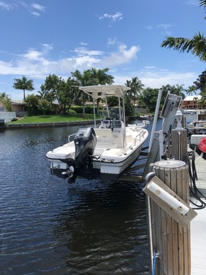 19' trophy bay boat