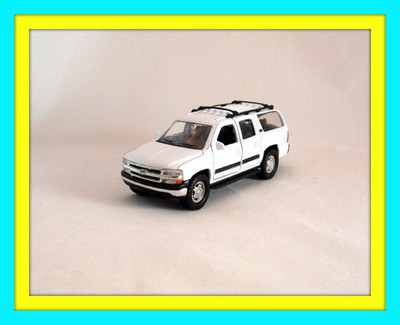 2001 CHEVROLET SUBURBAN WHITE WELLY 1/38 DIECAST CAR MODEL,COLLECTOR'S ITEM,NEW