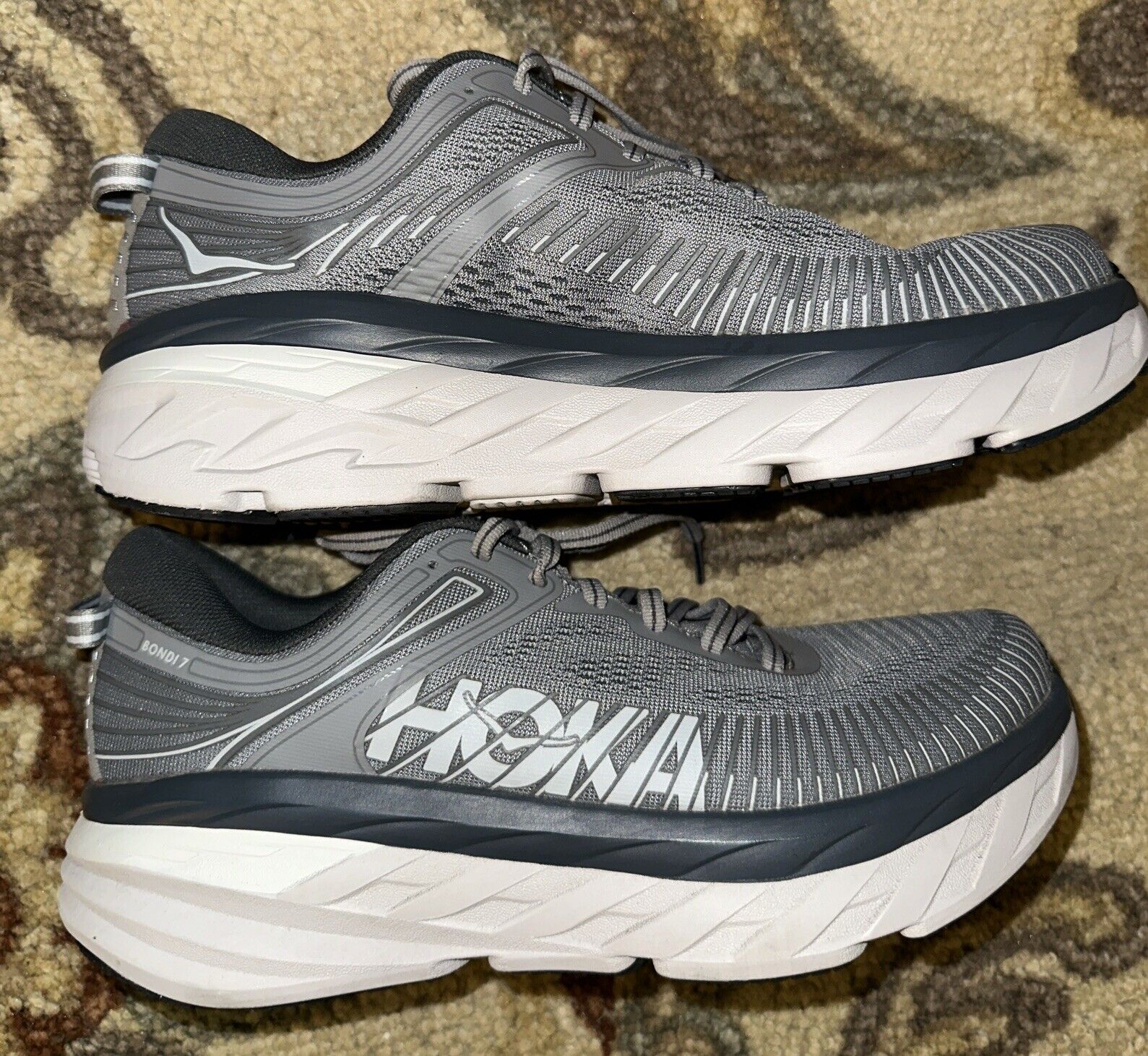 Hoka One One Mens Bondi  7 Wide Gray Running Shoes Sneakers Size 8 2E