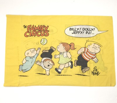 THE FAMILY CIRCUS VTG Yellow Waggish Strip Pillowcase Bedding Bill Keane BEDTIME!