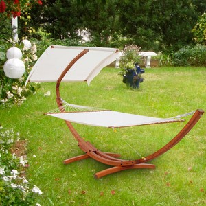 sur Hamac de jardin avec support en bois et parasol hamac sur pied