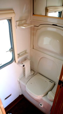 Elddis Jetstream Ex300 - with Move-master & AL-KO stabiliser hitch - 4 Berth 