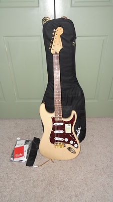 fender-deluxe-players-stratocaster-honey-blond-new-perfect-strat