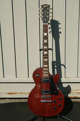 gibson-les-paul-studio-2008-red-usa-autographed-by-all-american-rejects-w-case