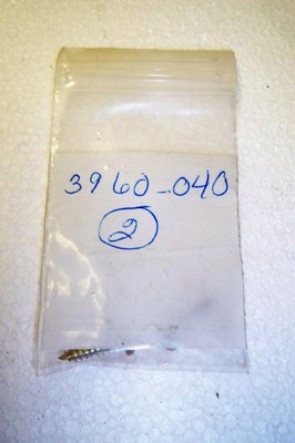 NOS lot of 2 screws 3960-040 T-15