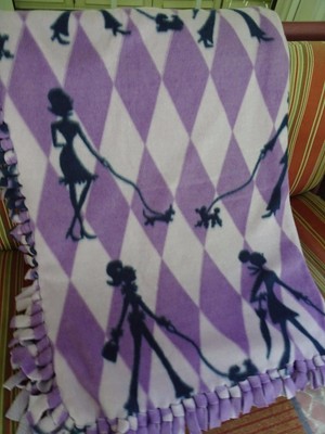 FLEECE NO-SEW BLANKET/LADY WALKING DOGS-HAND MADE-NEW-36