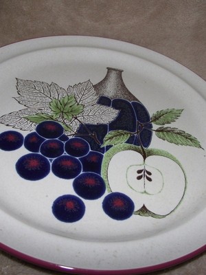 Noritake Primastone 8336 design Cobalt blue grape apples wine bottle vines plate