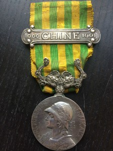 Valeur médaille expédition de Chine 1901 estimation svp ! $_35