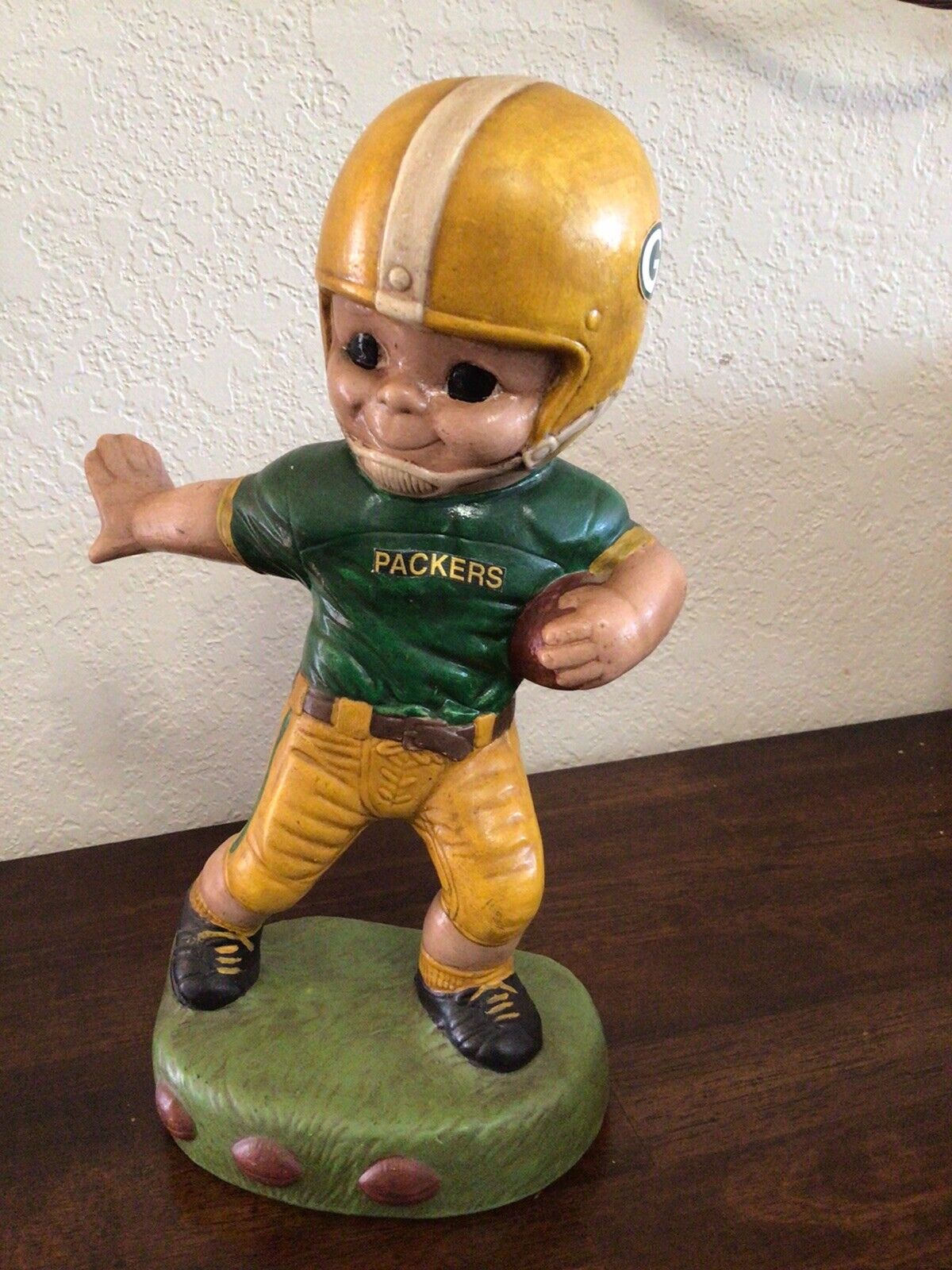 Vintage 1970s spectacular Green Bay Packers Ceramic Player, impressive Size