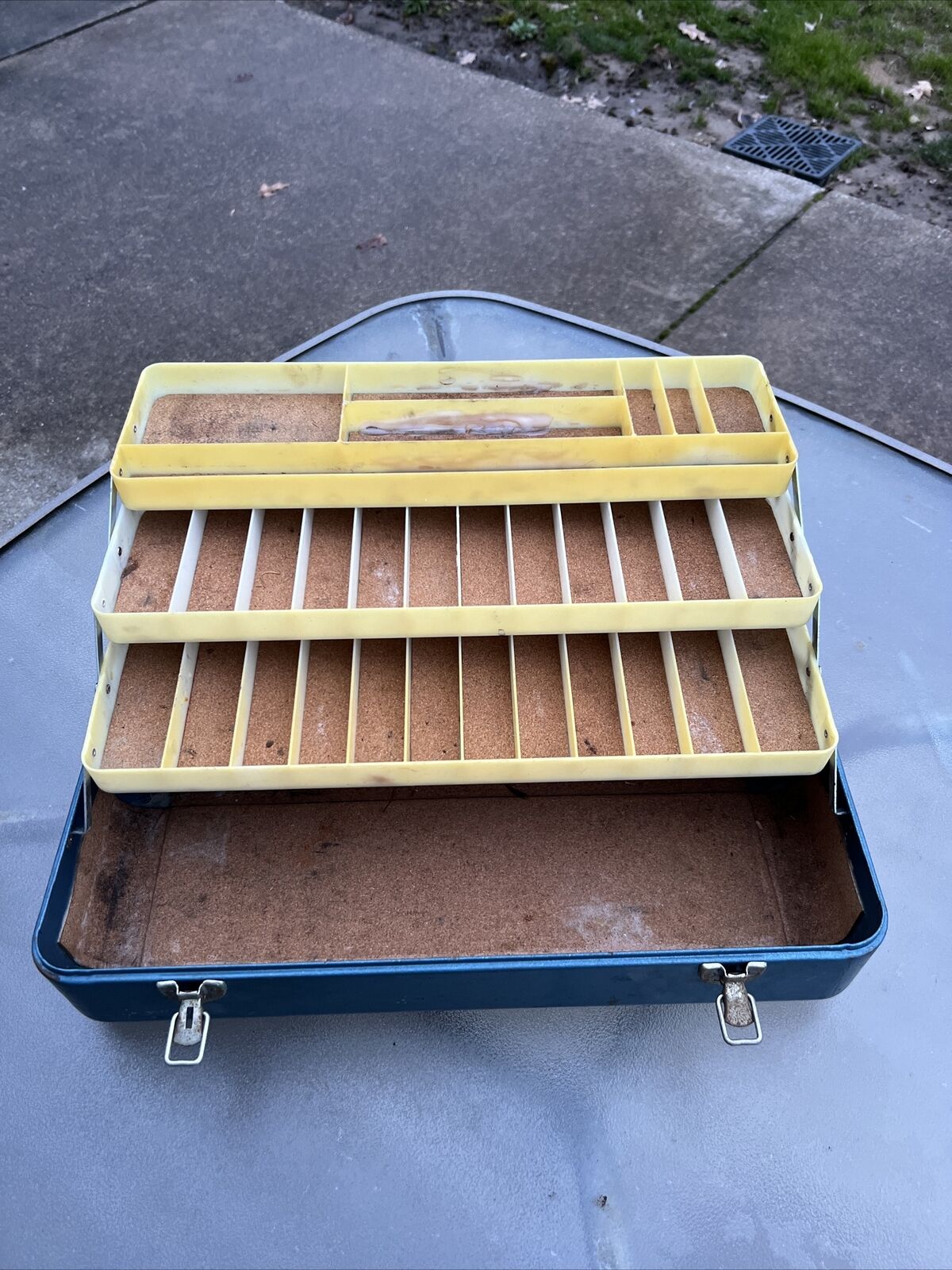 Vintage OLD PAL Metal Tackle Box. Clean And Cork Lined. 31 Compartments. Nice!