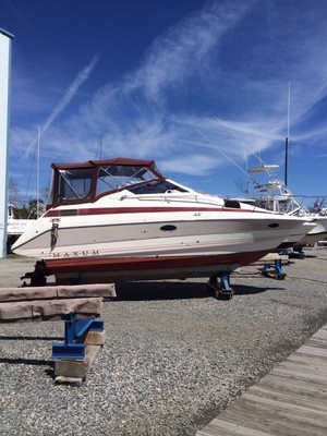 Maxum 2700SCR