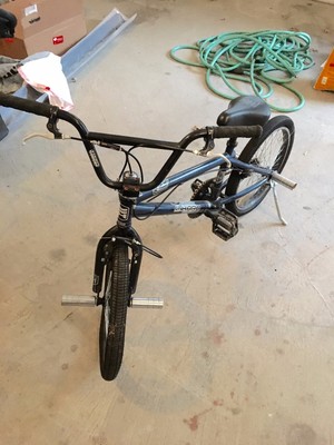 BMX BIKE - HARO F2 SERIES -- BLUE (with PEGS)