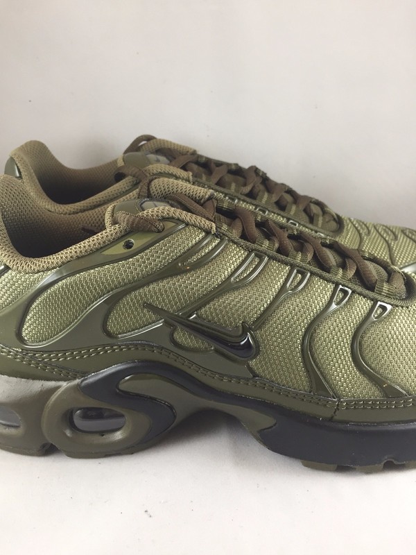 nike tn air max tuned olive-vert kaki nike tn air max tuned olive-vert kaki