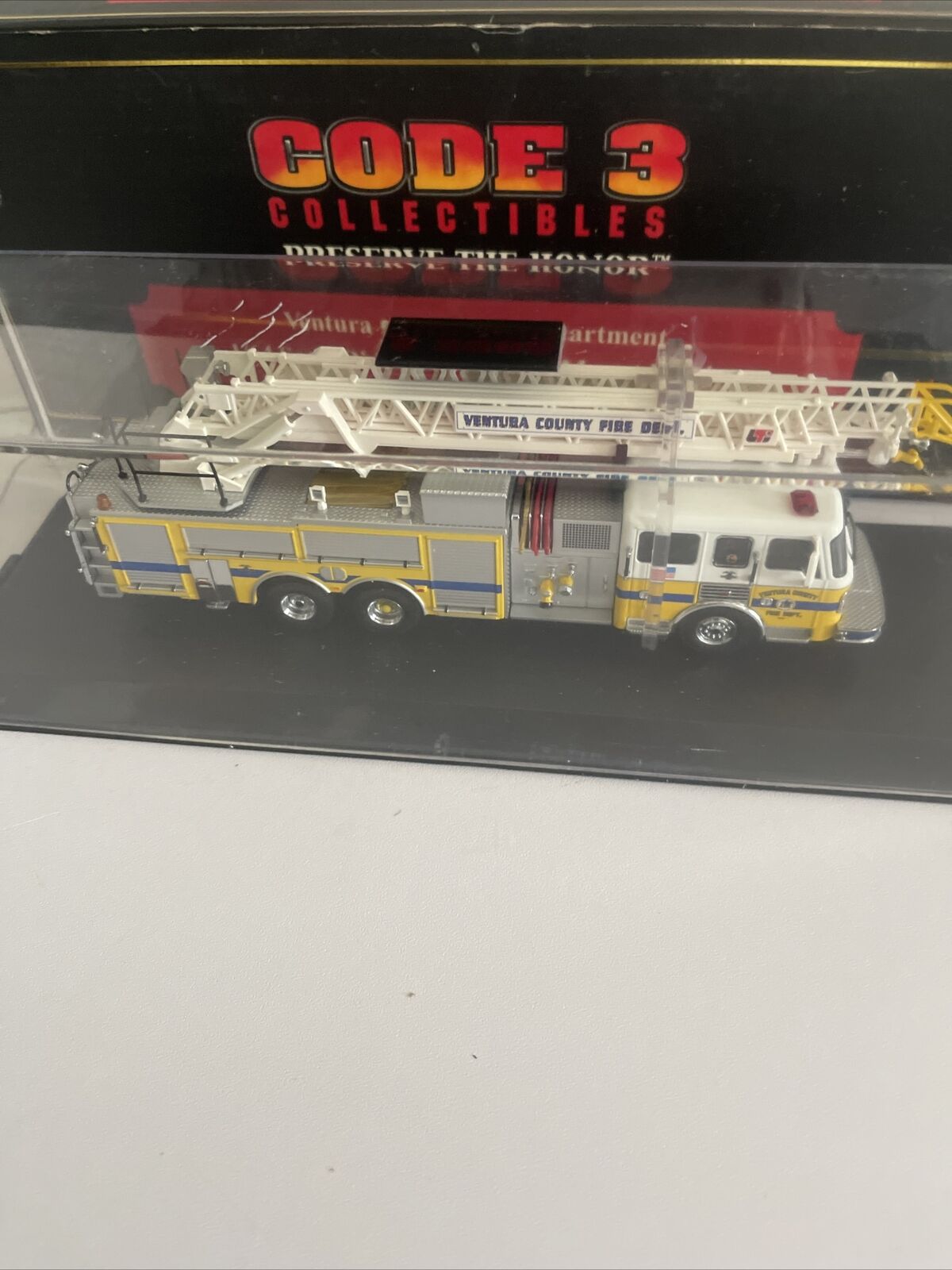 Code 3 Collectibles American LaFrance Ventura County Ladder Co. Rescue Engine 40