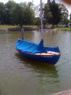 Classic Herreshoff 12 1/2, fibreglass, with ballasted long keel and Marconi rig