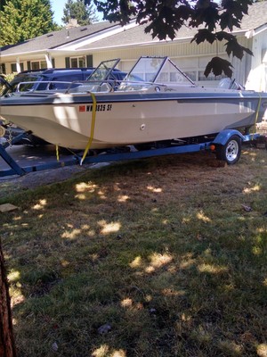 17' Glastron tri-hull boat with trailer and 135hp Johnson outboard motor