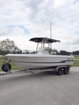 22' Proline center console boat