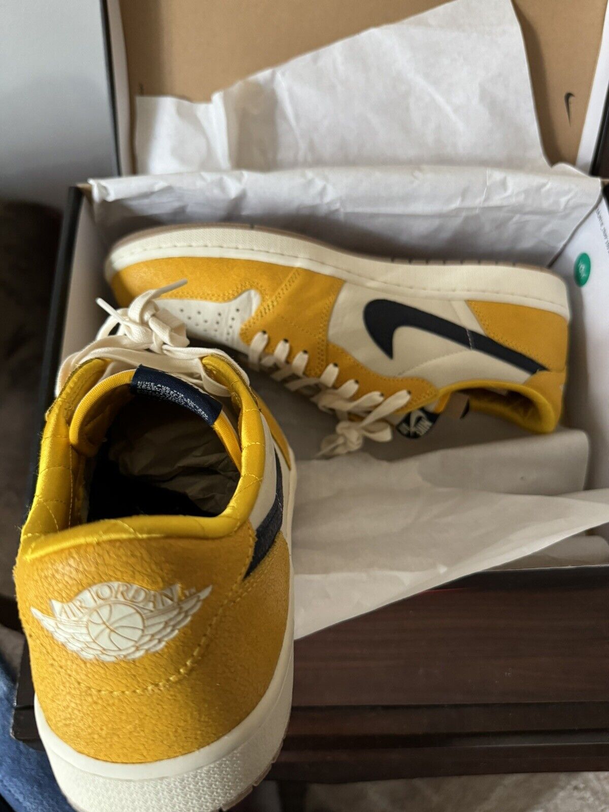 (RARE) Jordan 1 Low Michigan PE. Size 12. Worn Once. Box And Extra Laces