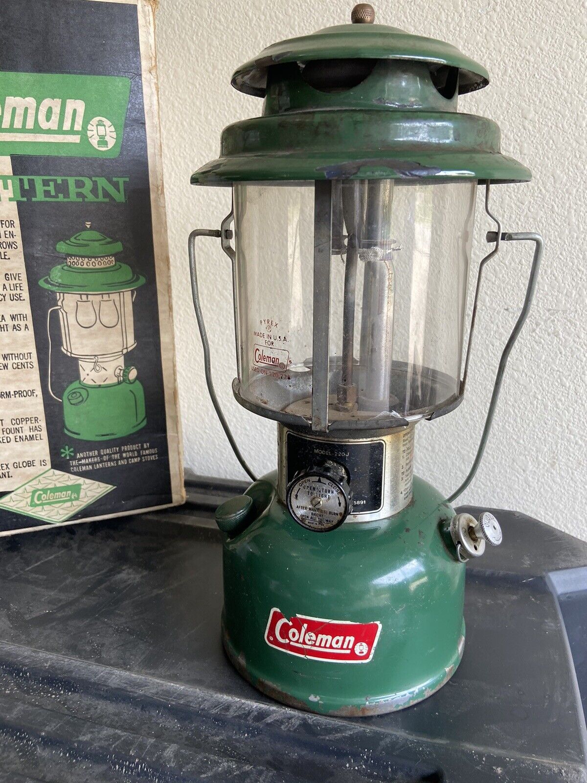 1970s Coleman lantern Model 220F 海外 即決 uswat.edu.pk