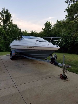1990 20ft Bayliner Cuddy 4.3 Liter Alpha 1 With Trailer. Very Good Condition