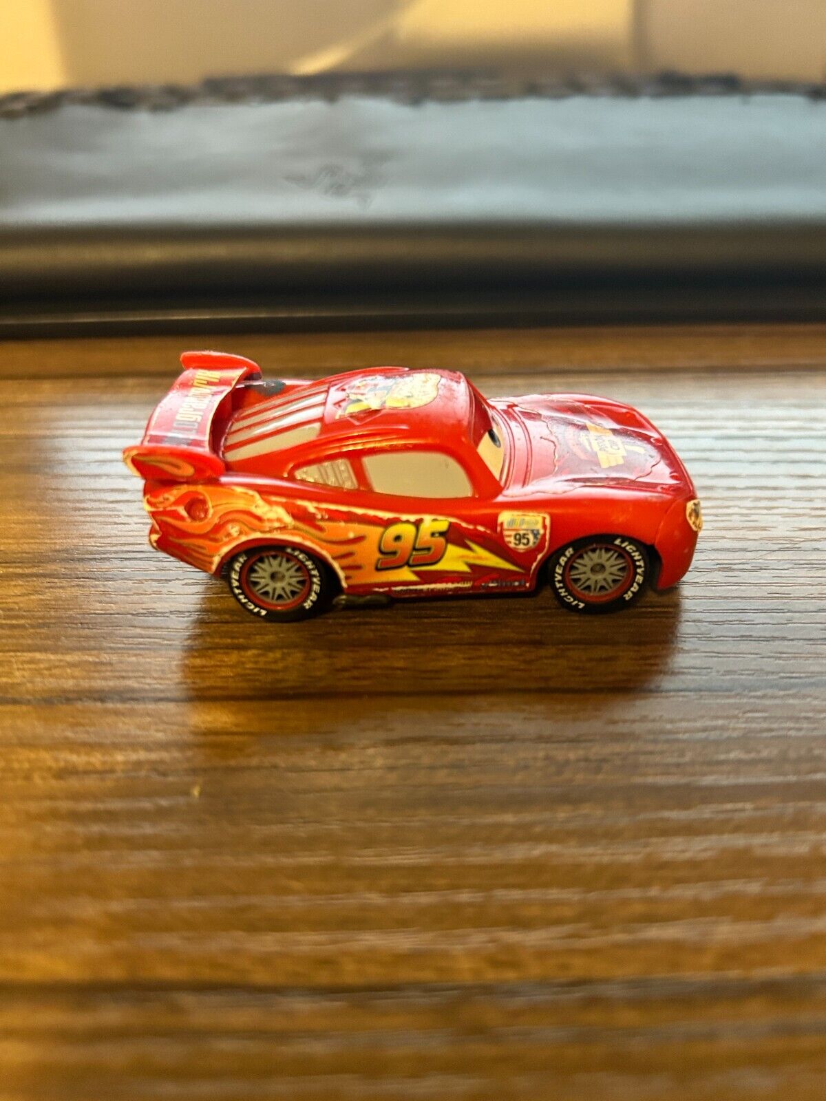 Disney Store Cars 2 Light-Up Lightning McQueen Racer Diecast 1:43 NEW Loose RARE