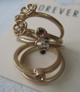 ... Forever 21 Rings - Rhinestone Flower Stack Rings - Size 7 (Forever21