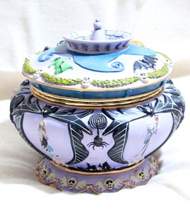 Details about Disney's Nightmare Before Christmas Sally Music Box